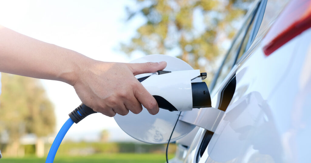5 Benefits of Installing an Electric Car Charger at Home
